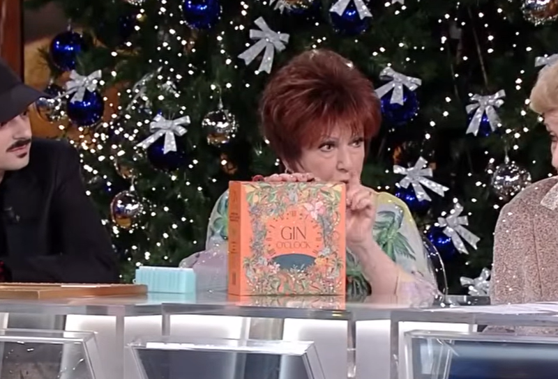 Carica il video: Orietta Berti ha portato il nostro Calendario deell'avvento in TV